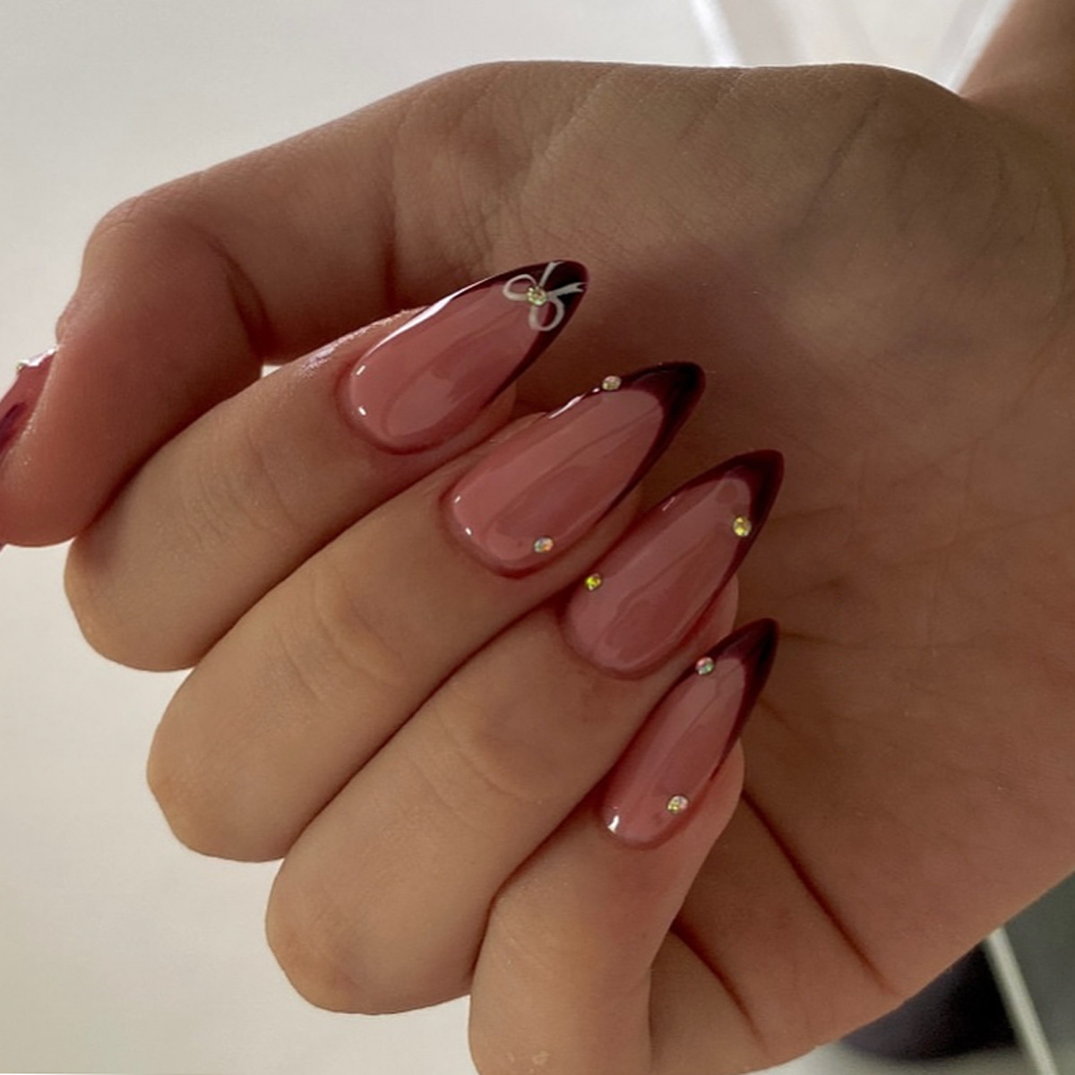 24 قطعة من الأظافر الاصطناعية  - مراجعة Nail Art Red Wine وسعره