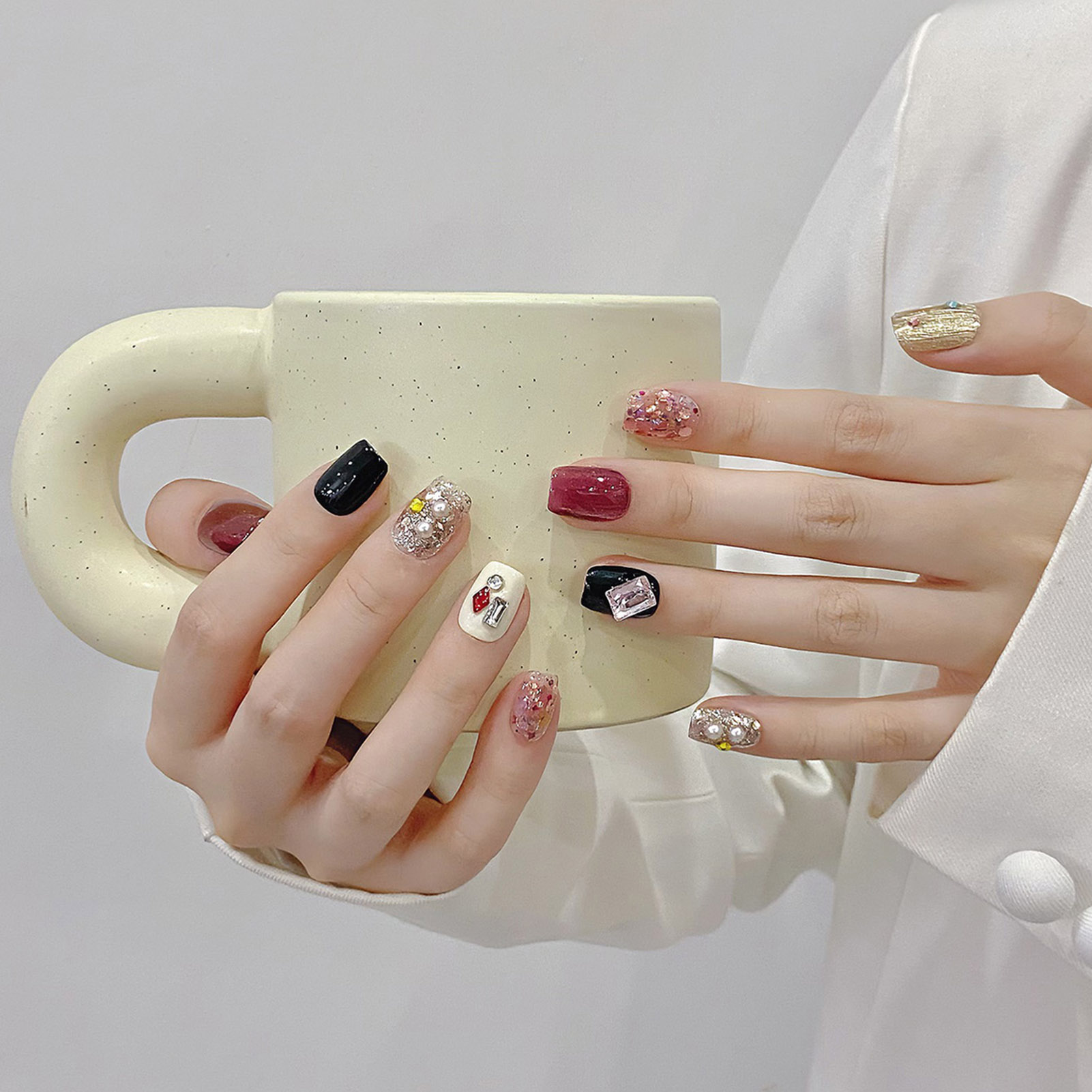 أظافر بالضغط مصنوعة يدويًا ، ت - مراجعة Nail Art Eye Cat وسعره