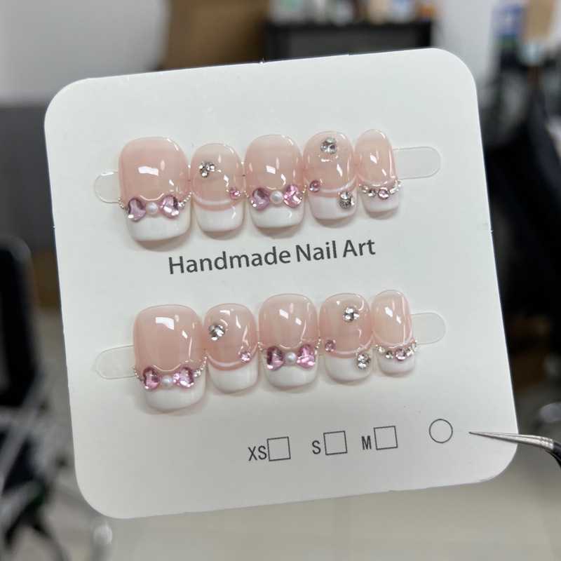 10 قطع من أظافر صناعية صيفية ب - مراجعة Nail Art Eye Cat وسعره